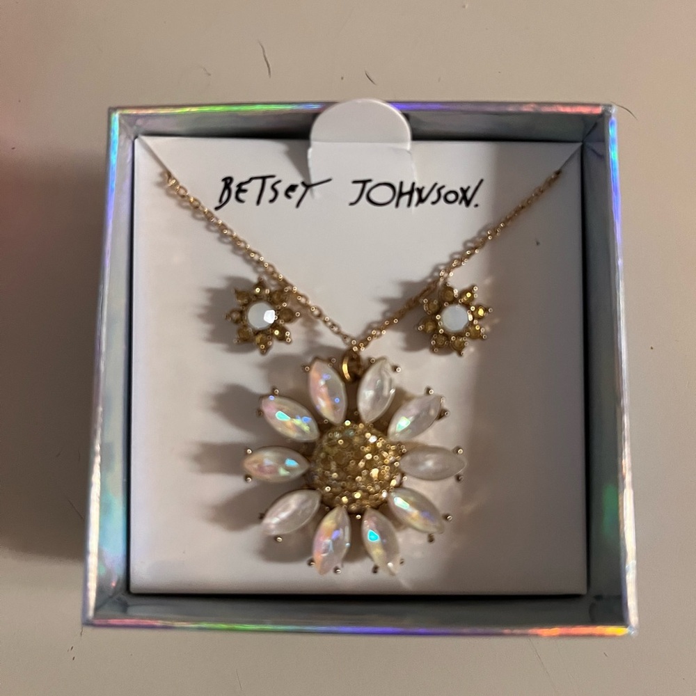 Betsey Johnson Gold and White Rhinestone Daisy Necklace Set